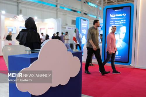 بازدید رییس مرکز ملی فضای مجازی از نمایشگاه الکامپ